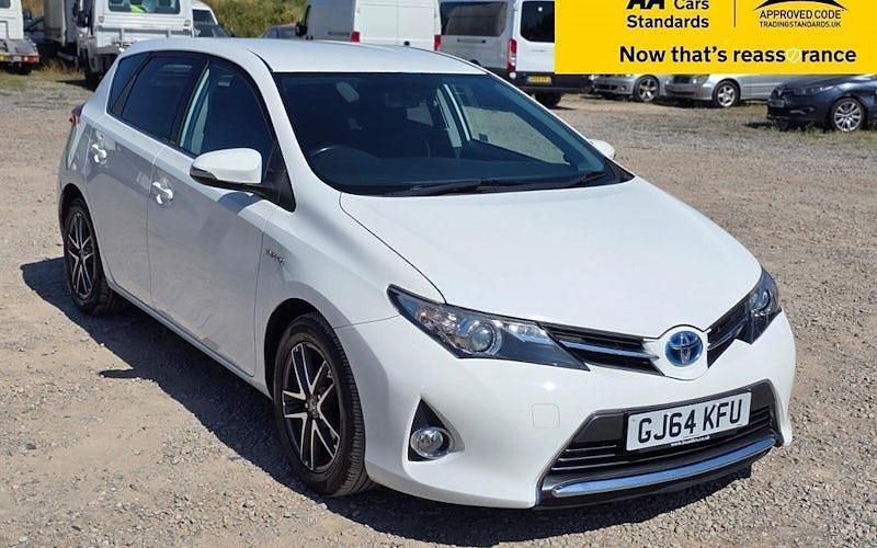 White Used 2014 Toyota Auris Hybrid Plus Hatchback | £9,488 (Fair price) - Image 1/4