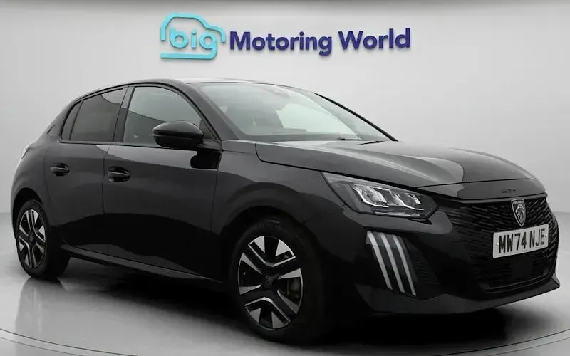 Used Peugeot 208 Allure 101 HP (74 kW) 2024 Hatchback