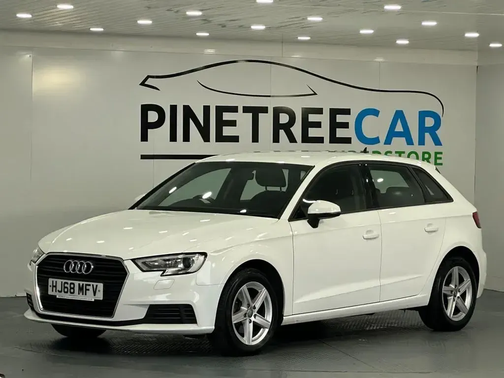Used Audi A3 Sportback Business 116 HP (85 kW) 2018 White Hatchback