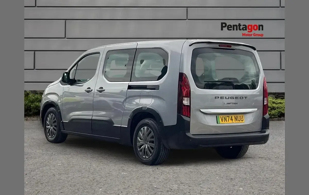 Second-hand Peugeot e-Rifter Allure 100 kW (136 CP) 2024 Gri Monovolum
