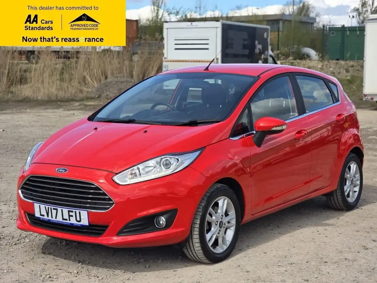 Used Ford Fiesta Zetec 100 HP (73 kW) 2017 Red Hatchback