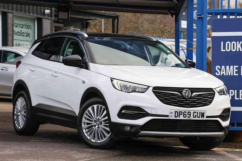 Used Vauxhall Grandland X Business Edition 130 HP (95 kW) 2020 White SUV