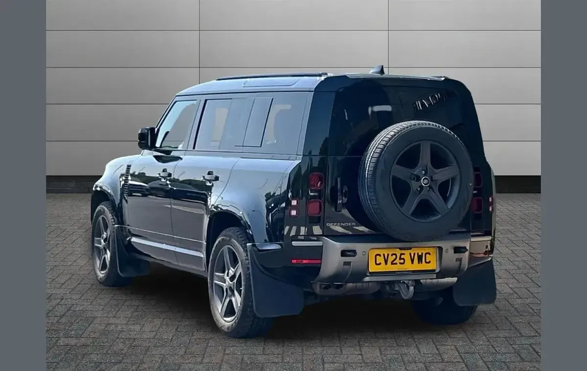 Used Land Rover Defender SE Dynamic 344 HP (253 kW) 2025 Black SUV