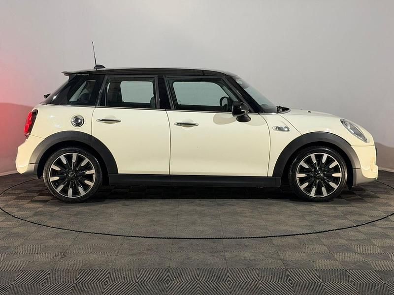 Begagnad Mini Cooper S Hatch 170 HK (125 kW) 2015 Vit Halvkombi