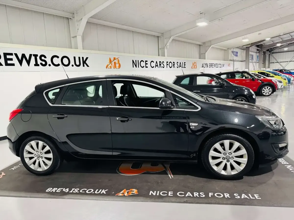 Used Vauxhall Astra Excite 2014 Black Hatchback