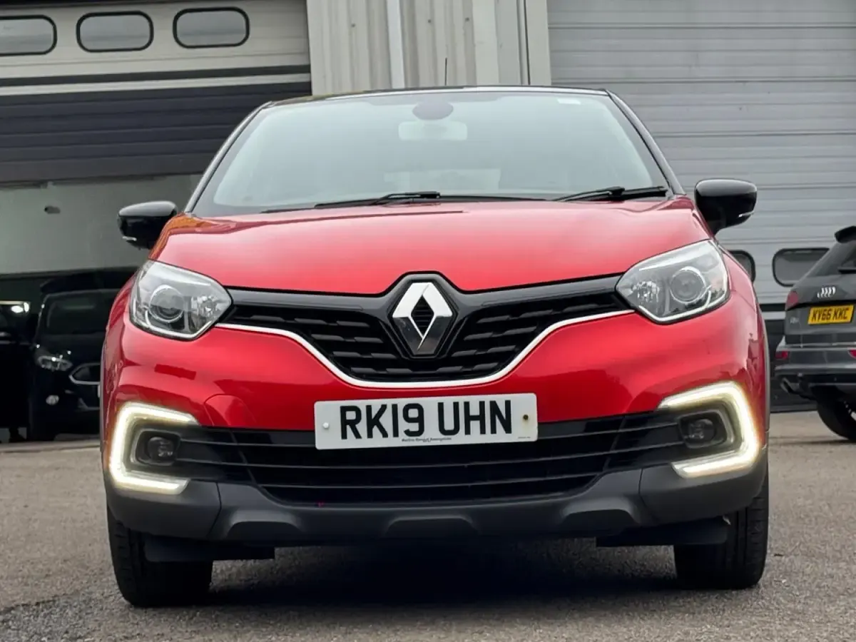 Second-hand Renault Captur Iconic 90 CP (66 kW) 2019 Roșu SUV
