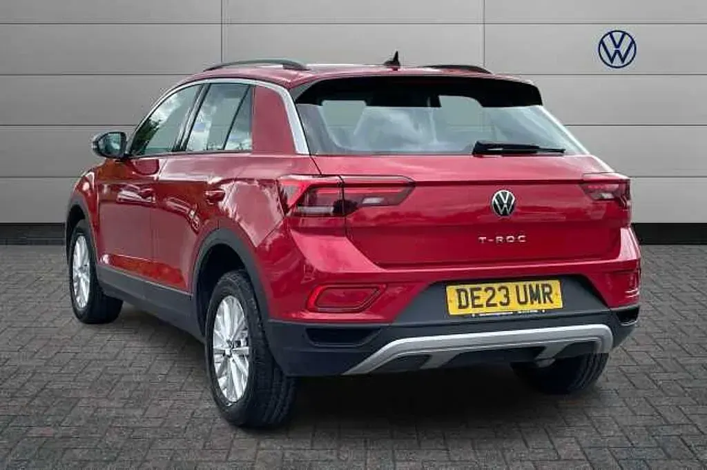 Used VW T-Roc Life 150 HP (110 kW) 2023 Red SUV