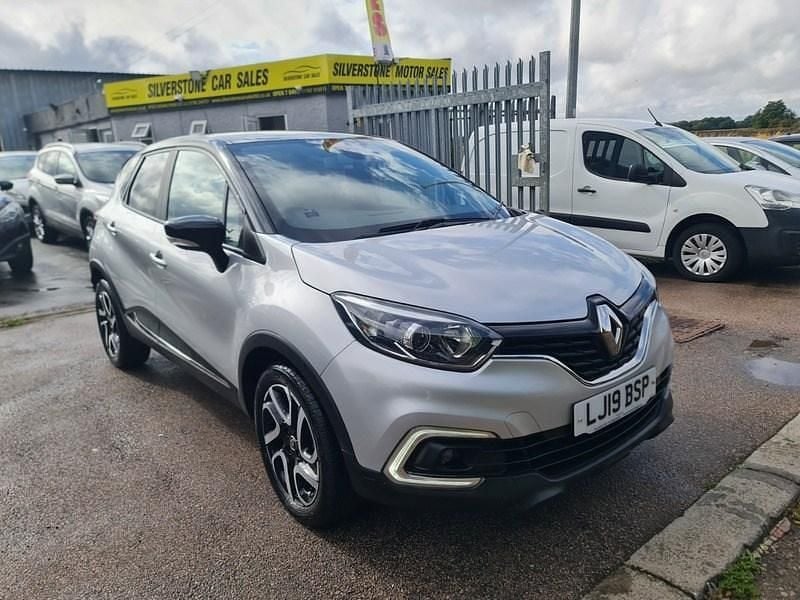 Used Renault Captur Iconic 90 HP (66 kW) 2019 Silver/black SUV