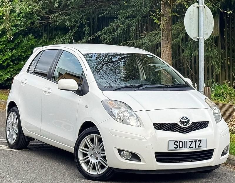 Used Toyota Yaris SR 2011 White Hatchback