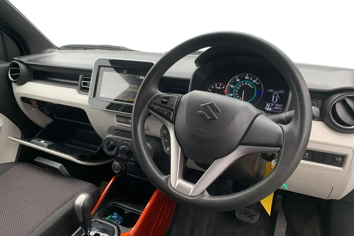 Used Suzuki Ignis SZ-T 90 HP (66 kW) 2018 White/black SUV