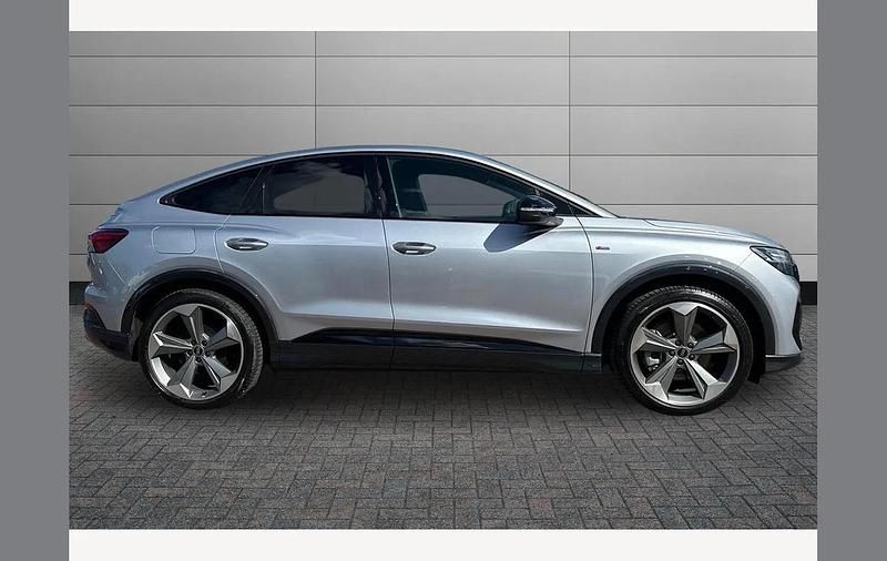 Usado Audi Q4 e-tron Black Edition 150 kW (204 HP) 2026 Prateado SUV