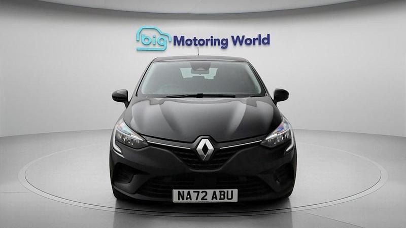 Used Renault Clio V Iconic 90 HP (66 kW) 2022 Black Hatchback