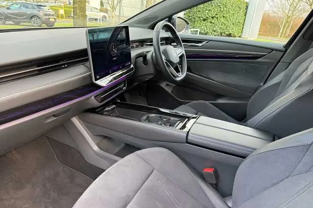 Begagnad VW ID.7 Pro 210 kW (286 HK) 2024 Blå Halvkombi