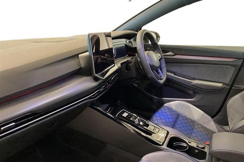 Novo VW Golf VIII Black Edition 333 HP (244 kW) 2026 Cinzento Citadino