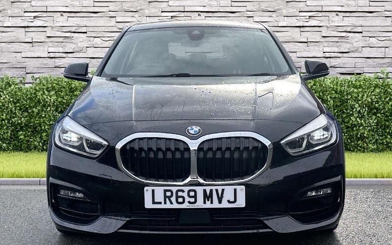 Used BMW 118 Sport Line 140 HP (102 kW) 2019 Black Hatchback