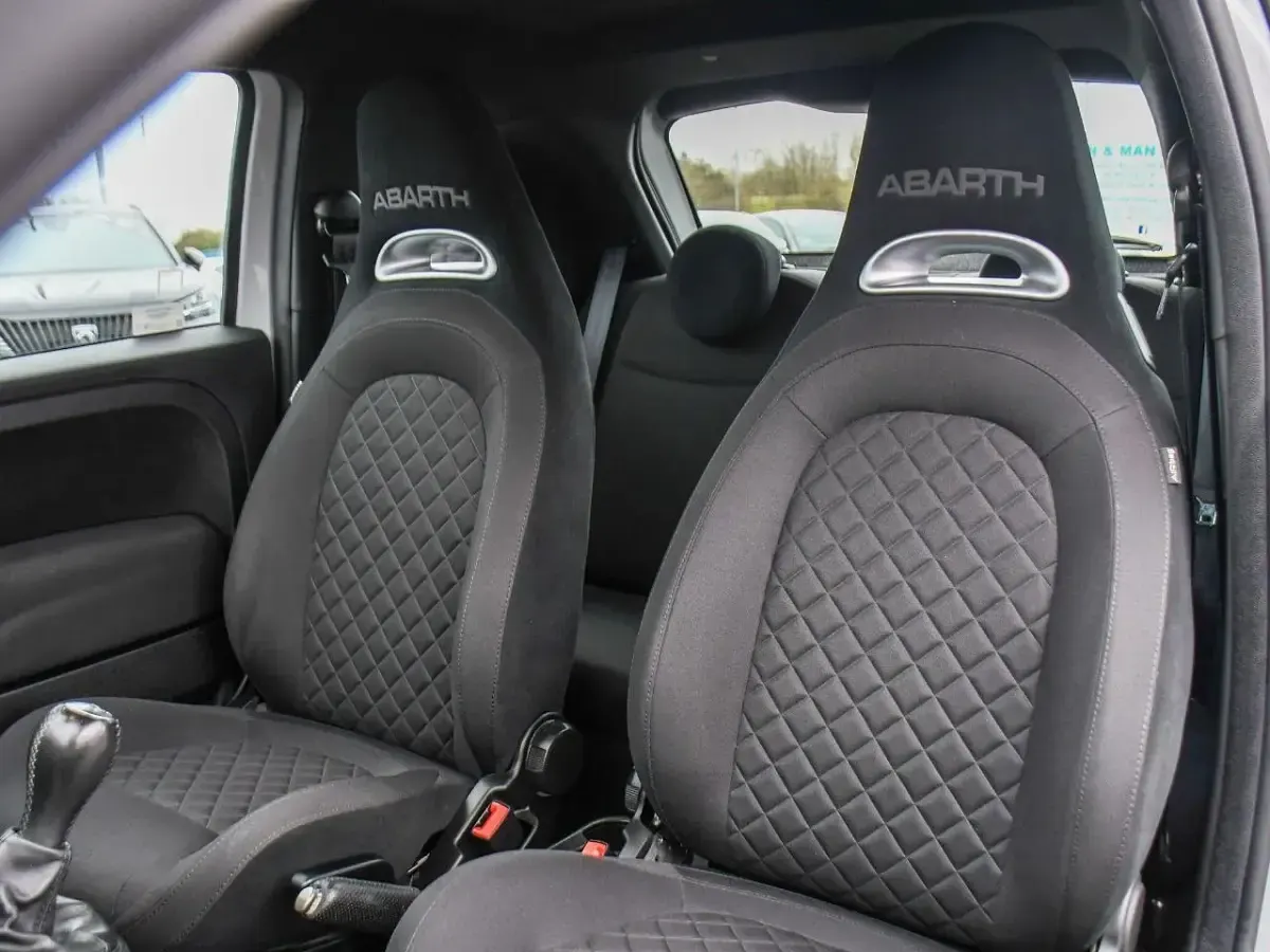 Usado Abarth 595 Pista 165 CV (121 kW) 2022 Gris Utilitario