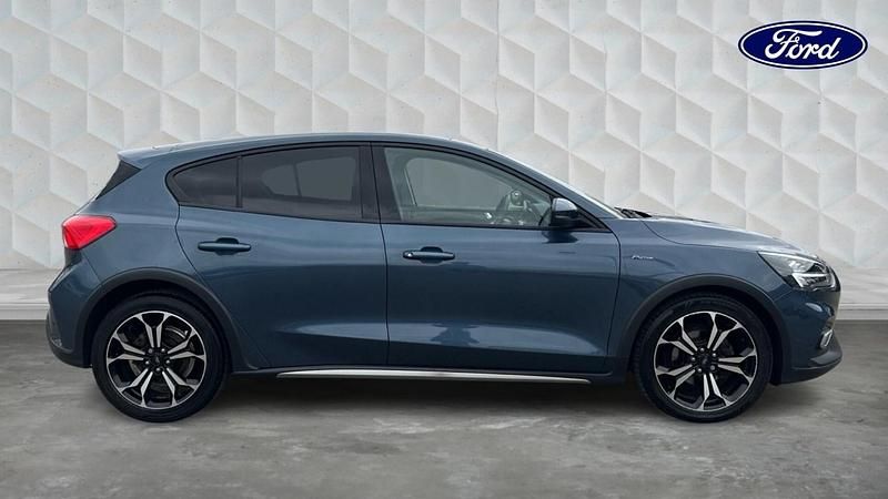 Used Ford Focus Active X 120 HP (88 kW) 2020 Blue Hatchback