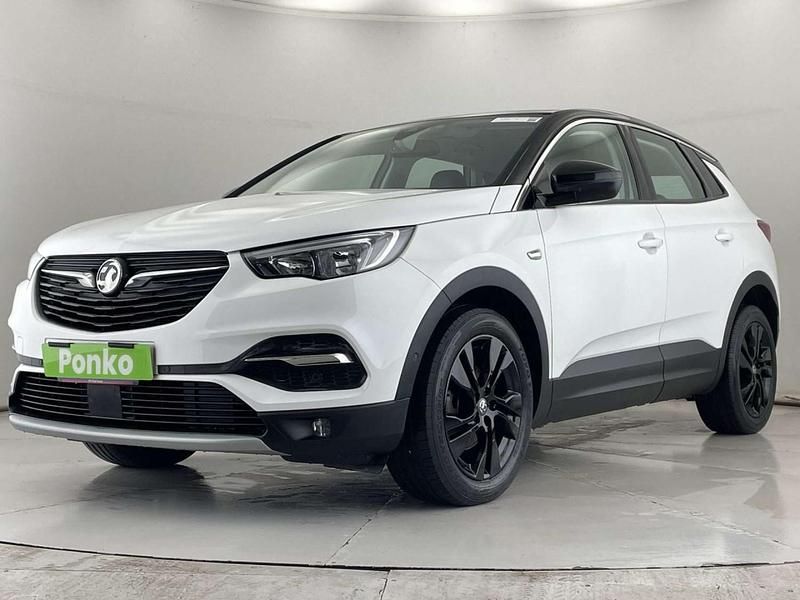 Used Vauxhall Grandland X Sport 130 HP (95 kW) 2018 White SUV