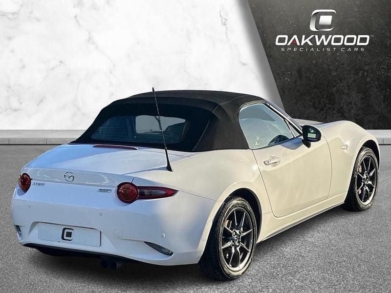 Used Mazda MX5 Inclusive 132 HP (97 kW) 2019 White Cabriolet
