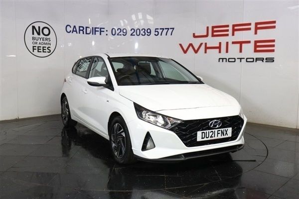 White Used 2021 Hyundai i20 SE Hatchback | £13,488 (Fair price) - Image 1/4