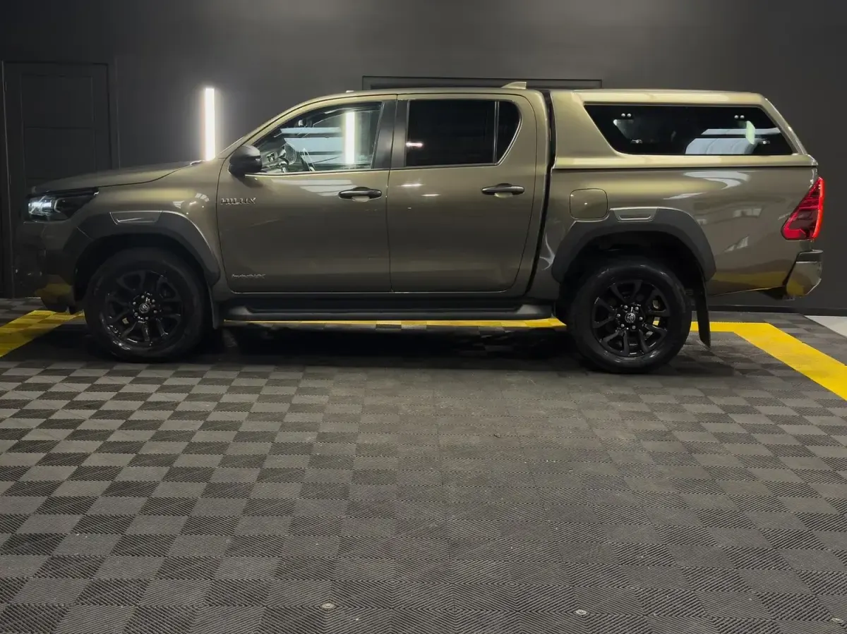 Usado Toyota HiLux 204 HP (150 kW) 2022 Castanho Pickup