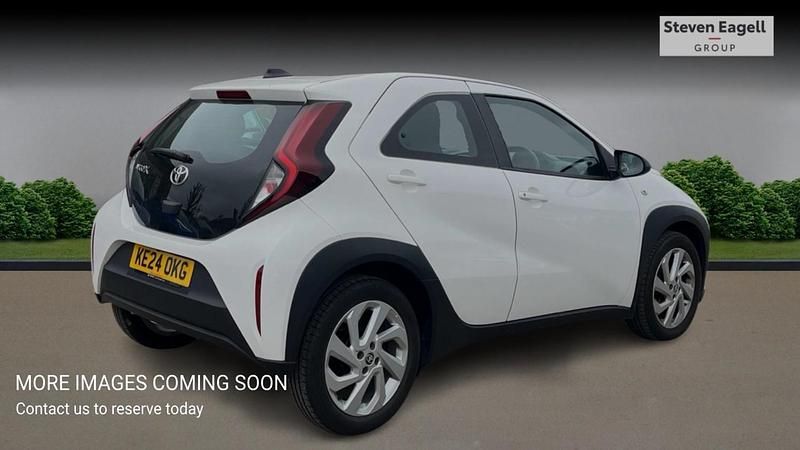 Used Toyota Aygo X PURE 72 HP (52 kW) 2024 White SUV