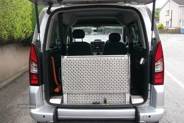 Used Citroën Berlingo Feel 100 HP (73 kW) 2017 Silver MPV