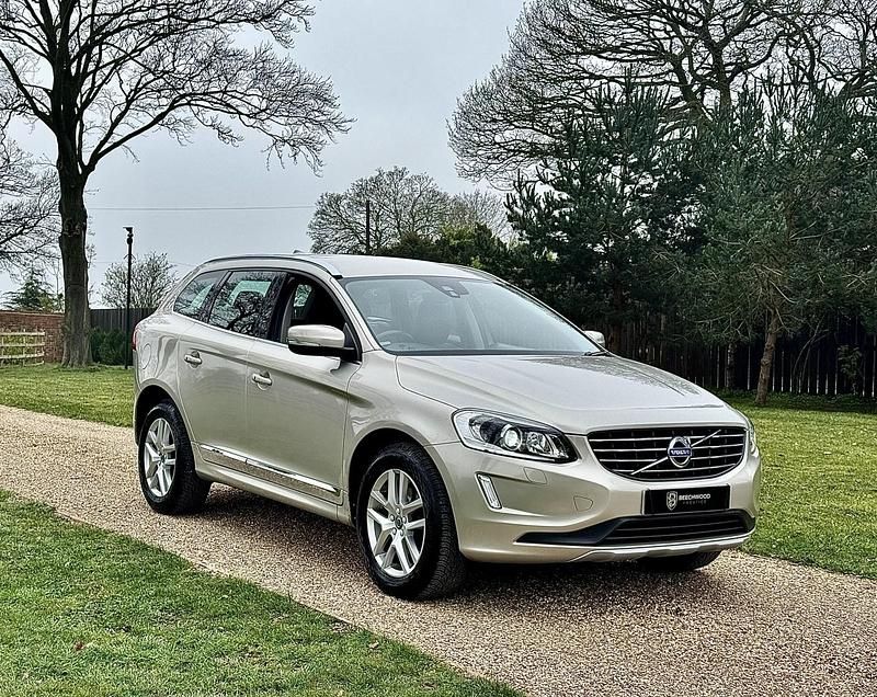 Used Volvo XC60 SE Lux 190 HP (139 kW) 2017 Gold SUV