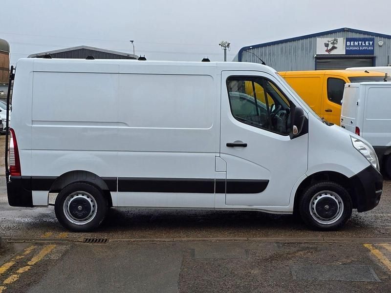 Used Vauxhall Movano 130 HP (95 kW) 2018 White MPV