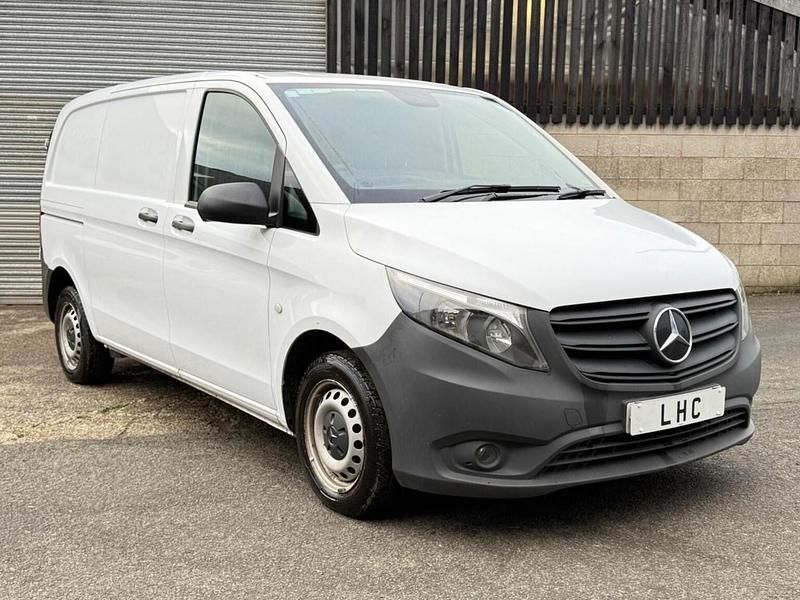 Begagnad Mercedes Vito Progressive 2021 Vit Van