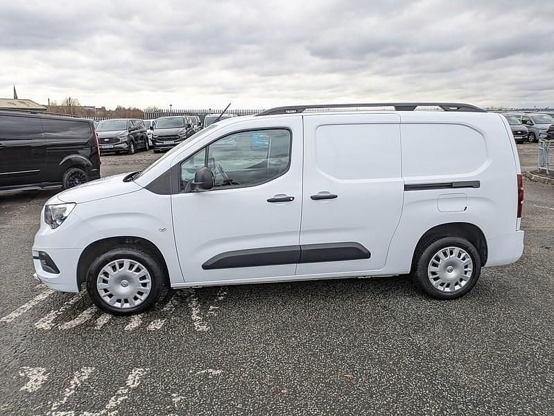 Used Vauxhall Combo Sportive 100 HP (73 kW) 2023 White MPV