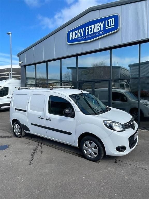 Used Nissan NV250 Tekna 95 HP (69 kW) 2021 White Van