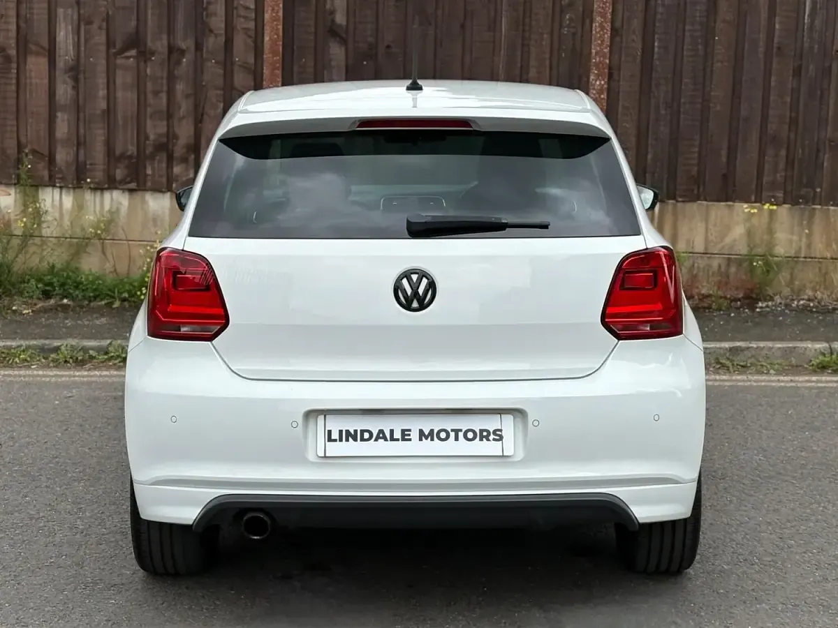 Used VW Polo R-line 110 HP (80 kW) 2016 White Hatchback