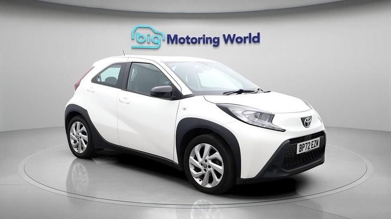 Used Toyota Aygo X PURE 72 HP (52 kW) 2023 White SUV