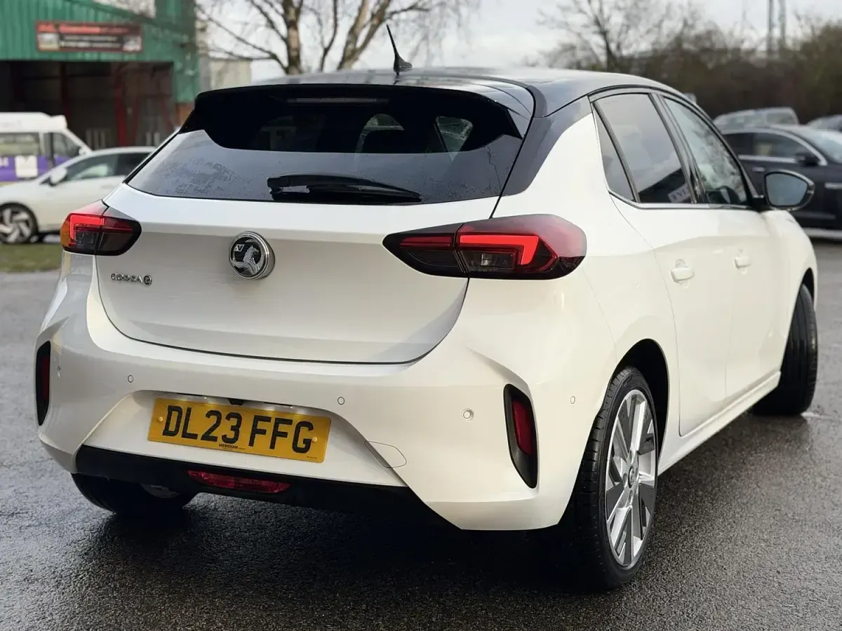 Used Vauxhall Corsa-e Ultimate 100 kW (136 HP) 2023 White Hatchback