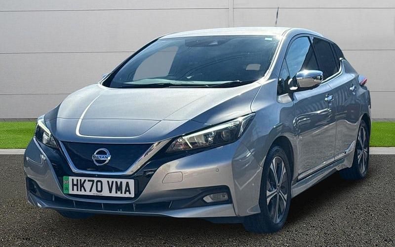 Begagnad Nissan Leaf N-Connecta 110 kW (150 HK) 2020 Silver Halvkombi