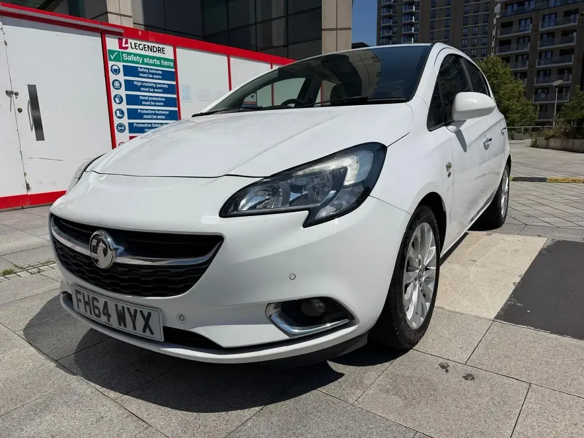 Used Vauxhall Corsa 90 HP (66 kW) 2015 White Hatchback