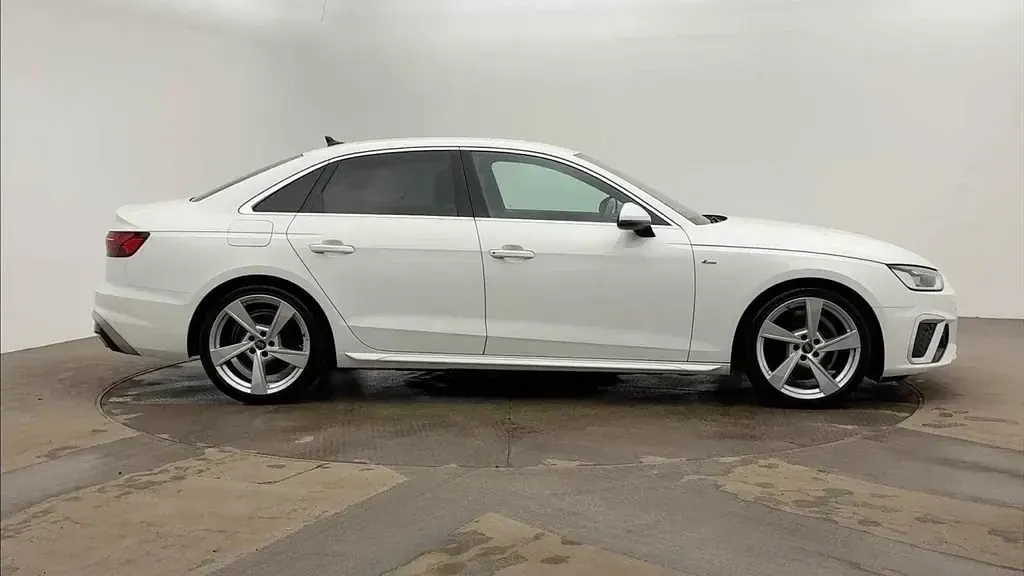 Begagnad Audi A4 S-Line 150 HK (110 kW) 2022 Vit Sedan