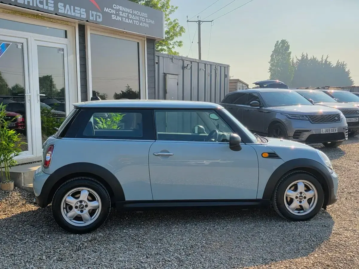 Używany Mini ONE Hatch 98 KM (72 kW) 2011 Niebieski Hatchback
