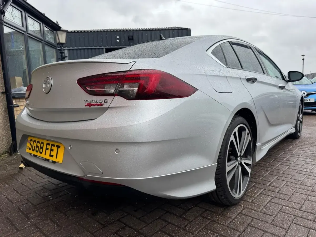 Used Vauxhall Insignia SRi 170 HP (125 kW) 2018 Silver Hatchback