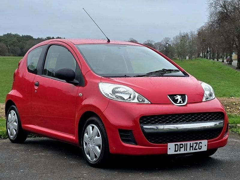 Used Peugeot 107 68 HP (50 kW) 2011 Red Hatchback