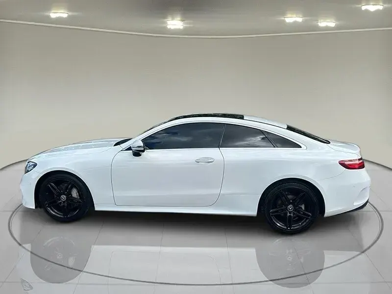 Gebraucht Mercedes E220 AMG Line Premium 194 PS (142 kW) 2018 Weiß Coupé