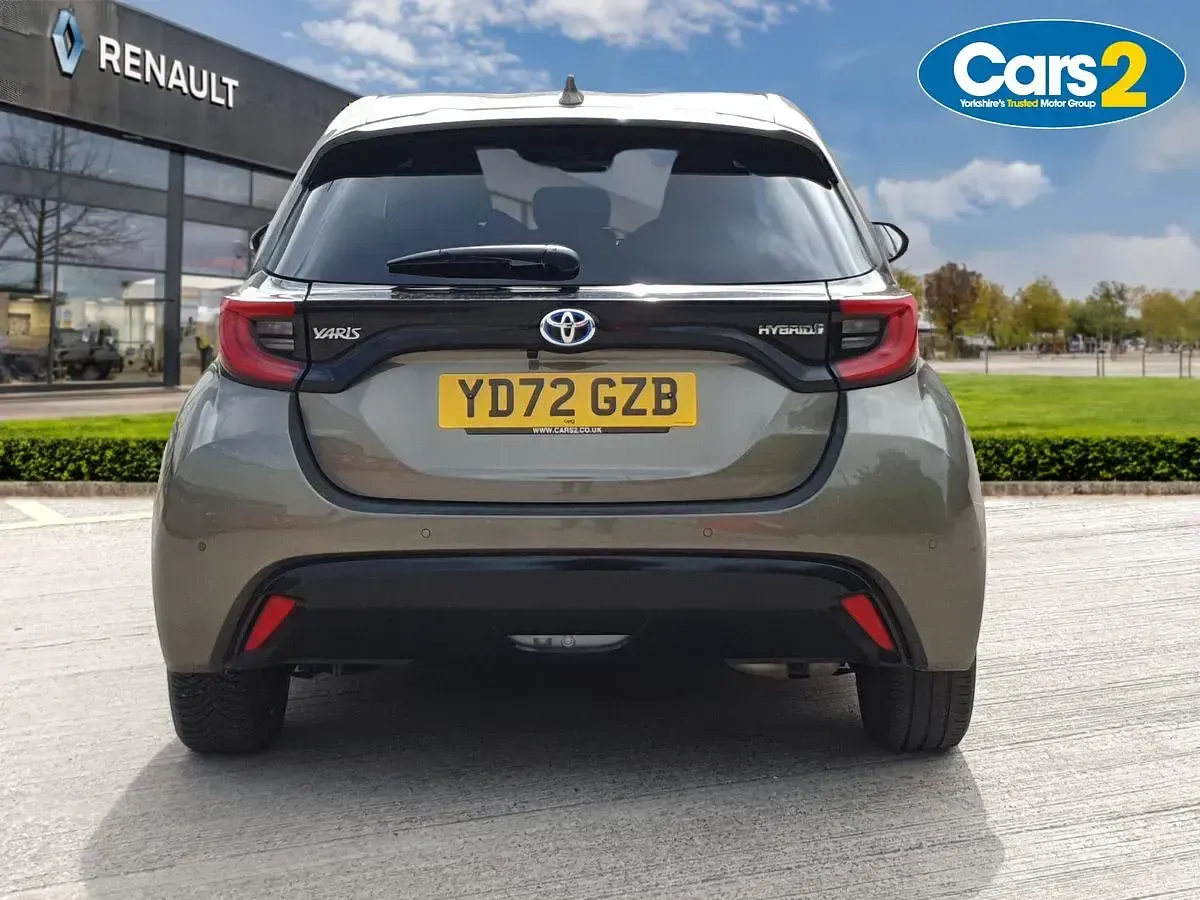 Used Toyota Yaris 113 HP (83 kW) 2022 Bronze Hatchback