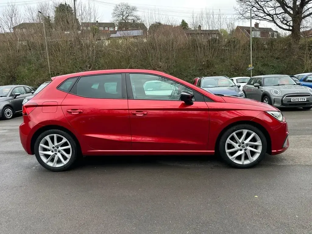 Usado Seat Ibiza FR 110 CV (80 kW) 2023 Rojo Utilitario