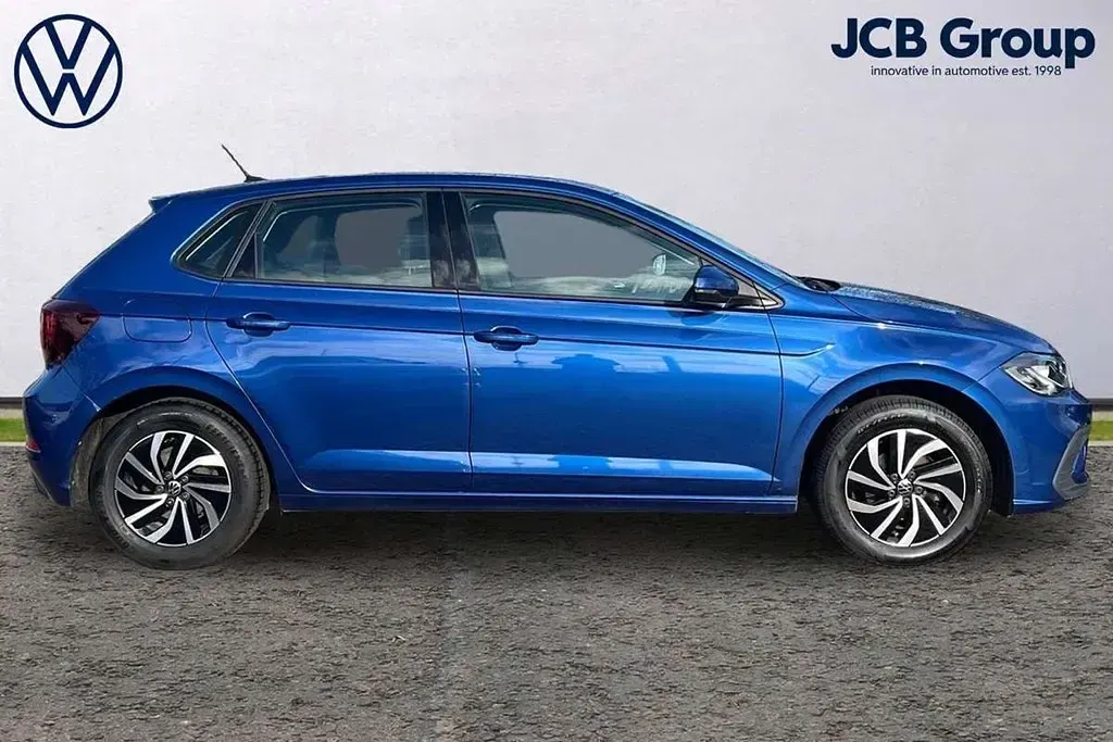 Used VW Polo Life 95 HP (69 kW) 2024 Blue Hatchback