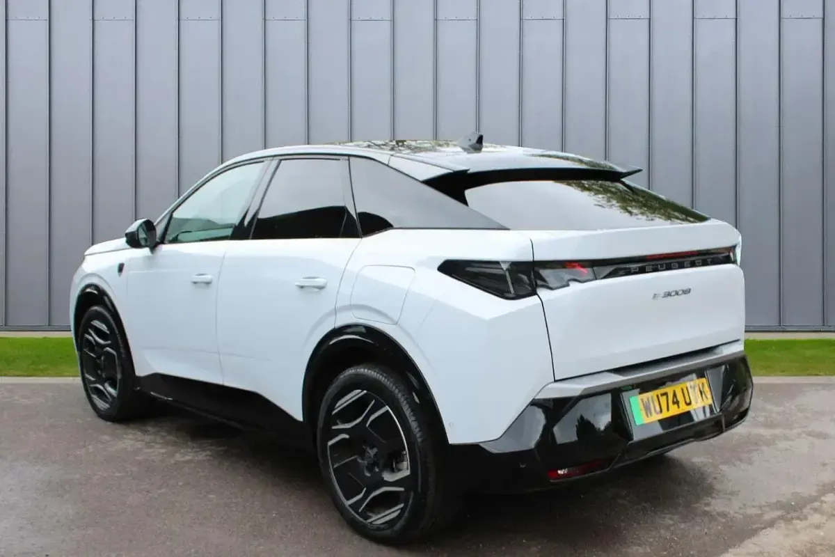 Used Peugeot e-3008 GT 152 kW (207 HP) 2025 White SUV