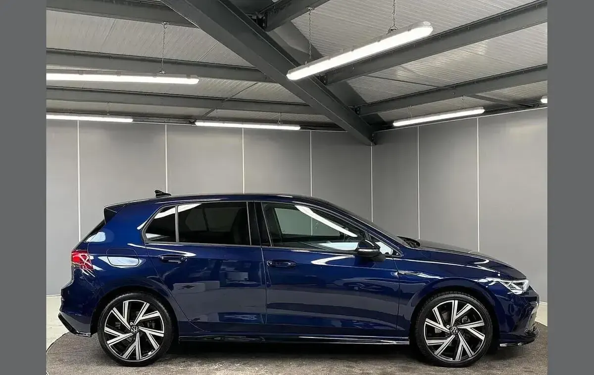 Used VW Golf VIII R-line 147 HP (108 kW) 2022 Blue Hatchback
