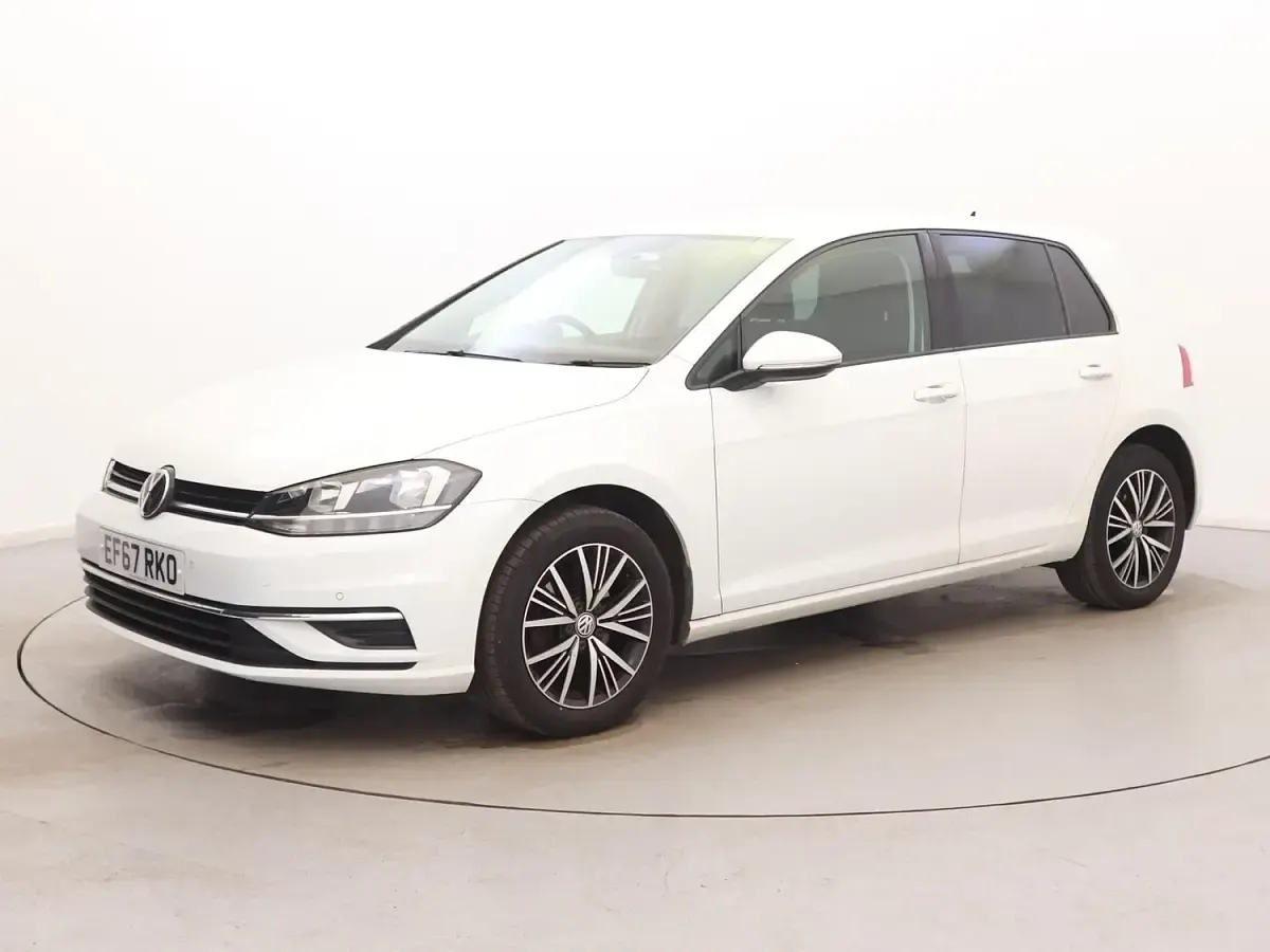 Used VW Golf VII SE 125 HP (91 kW) 2017 White Hatchback