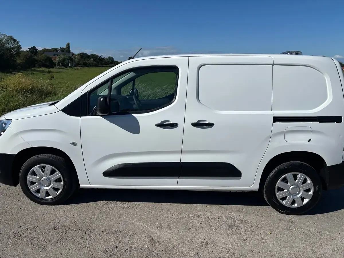 Used Vauxhall Combo Edition 100 HP (73 kW) 2021 White MPV