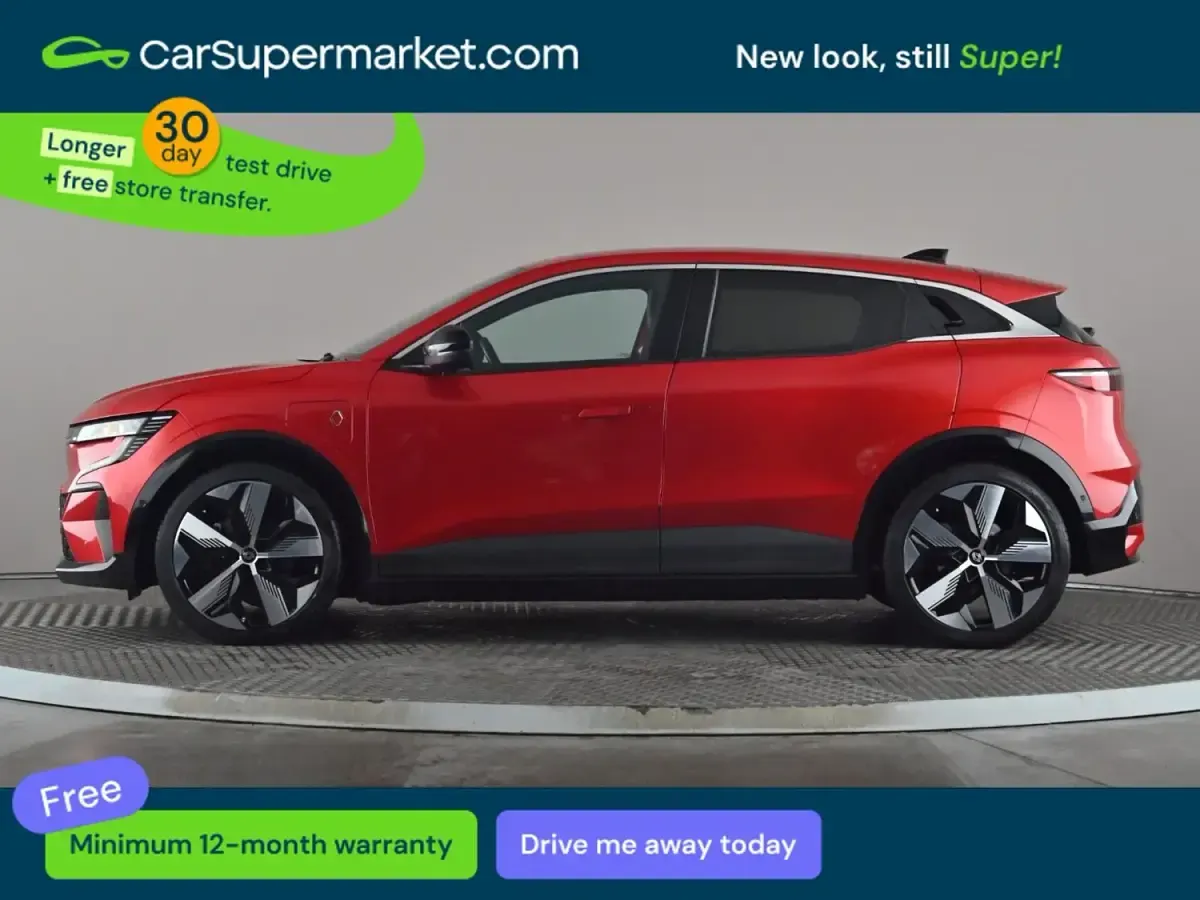 Begagnad Renault Megane E-Tech Techno 160 kW (218 HK) 2023 Röd Halvkombi